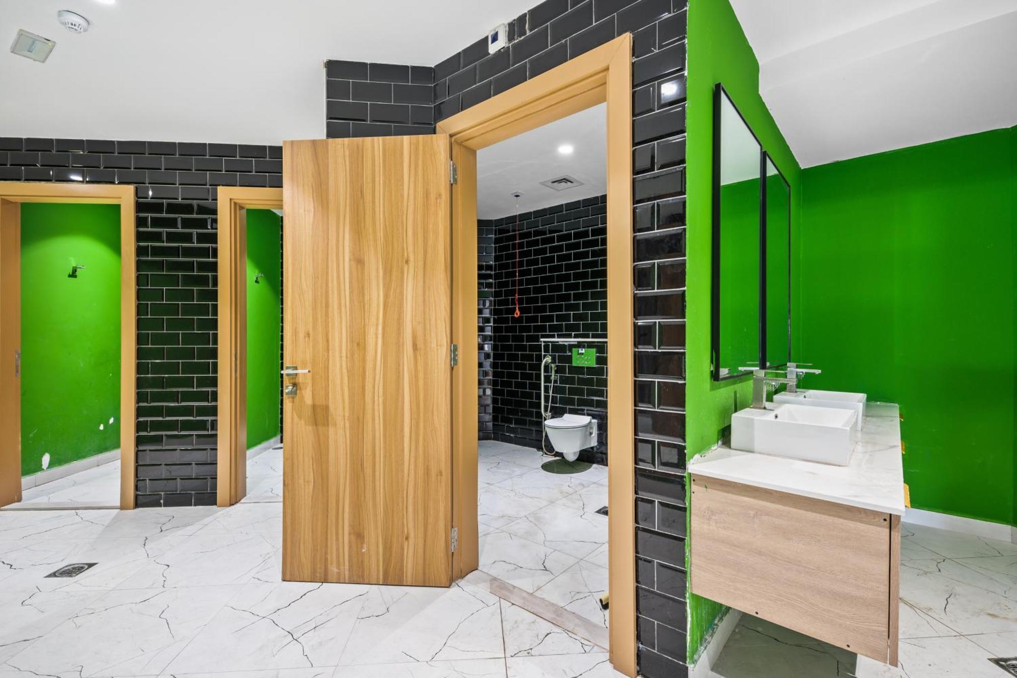 Bright In Vibrant Dubailand District